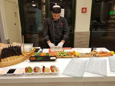 עמדת סושי + סושי מן